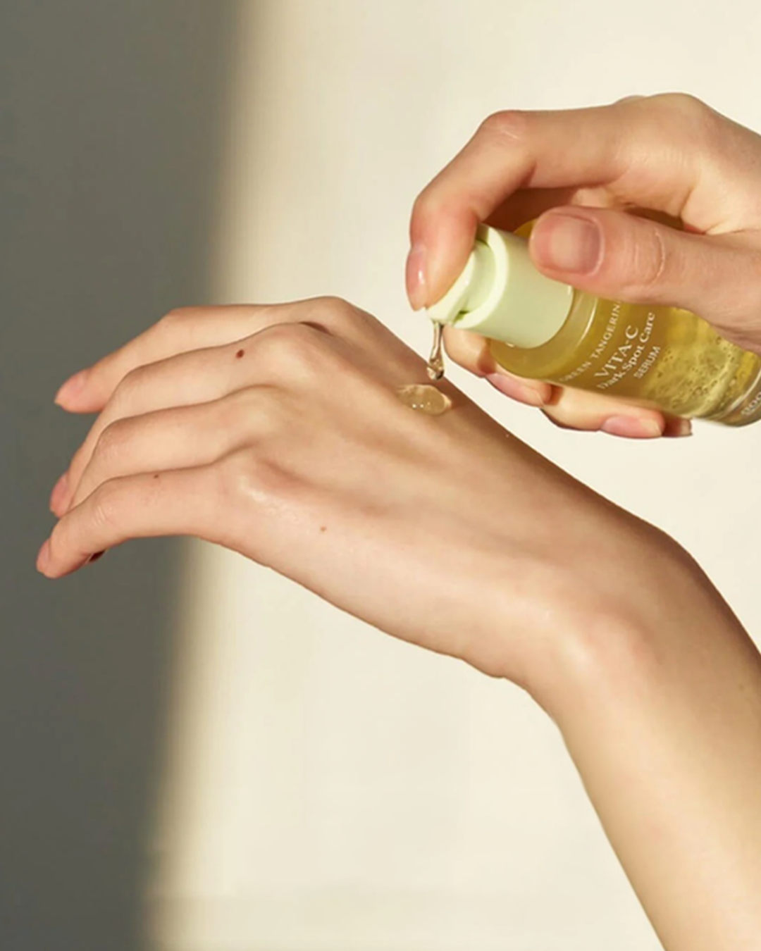 Green Tangerine Vita-C Dark Spot Care Serum